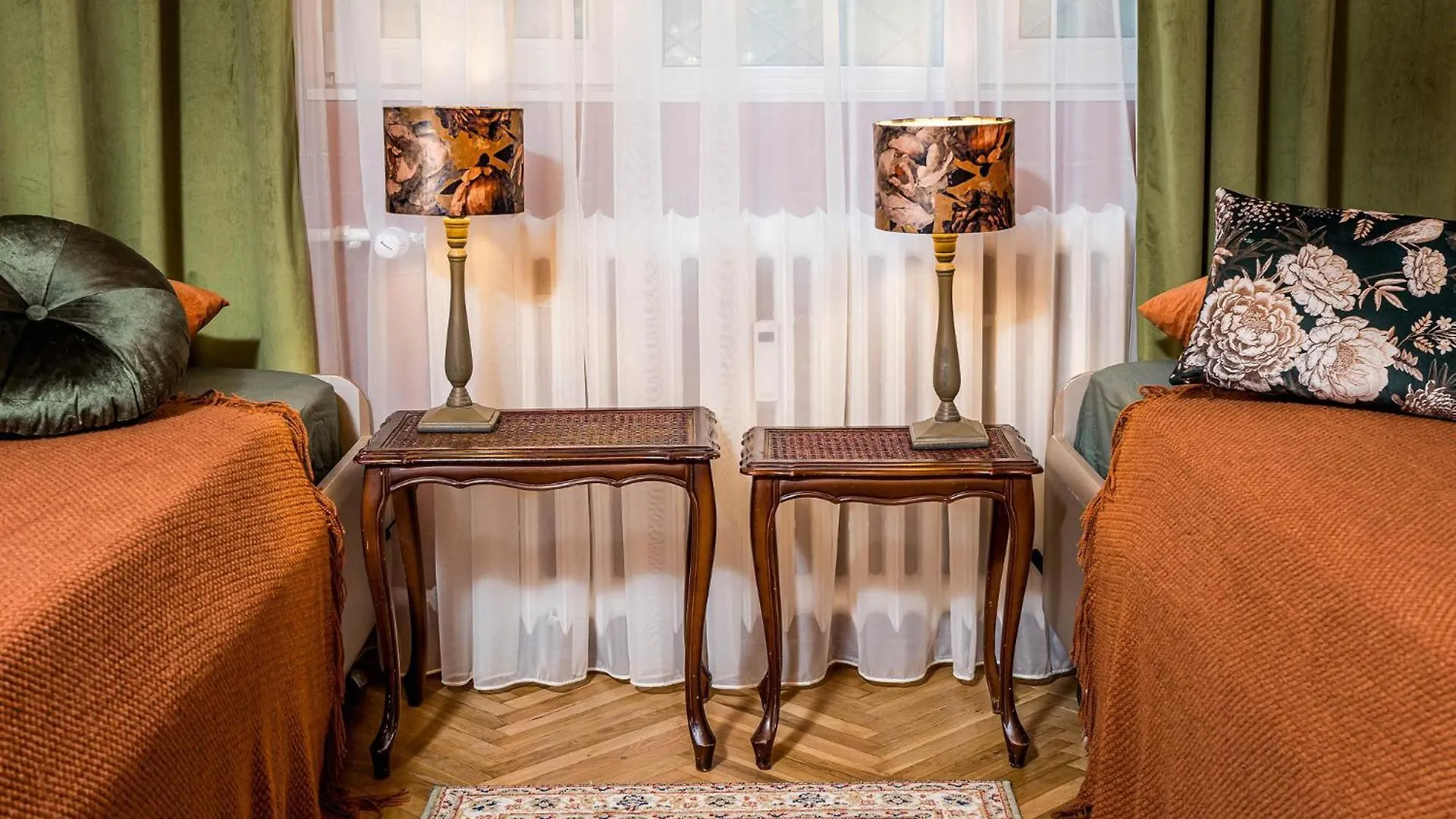 Eclectic Condo Romexpo 2Br Near Metro Bucharest 0*,  Romania