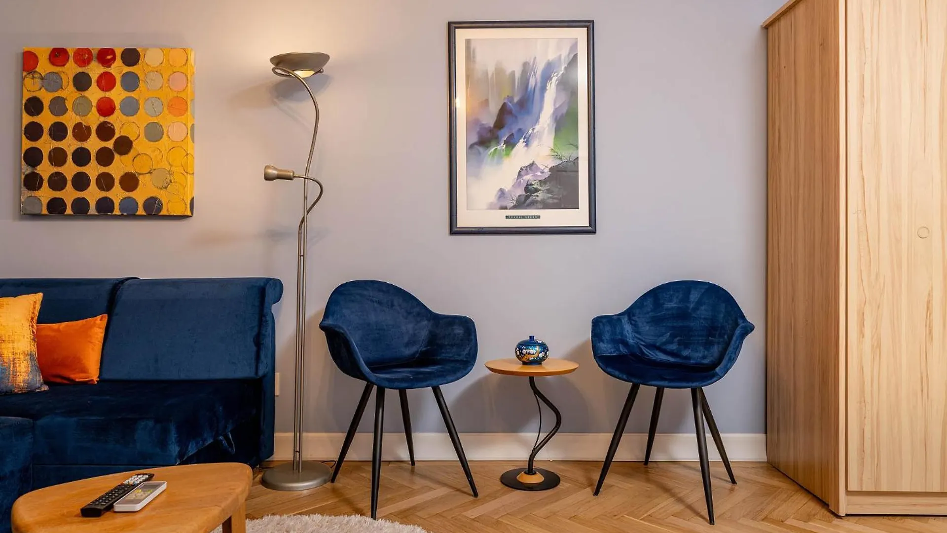Eclectic Condo Romexpo 2Br Near Metro Bucharest Romania