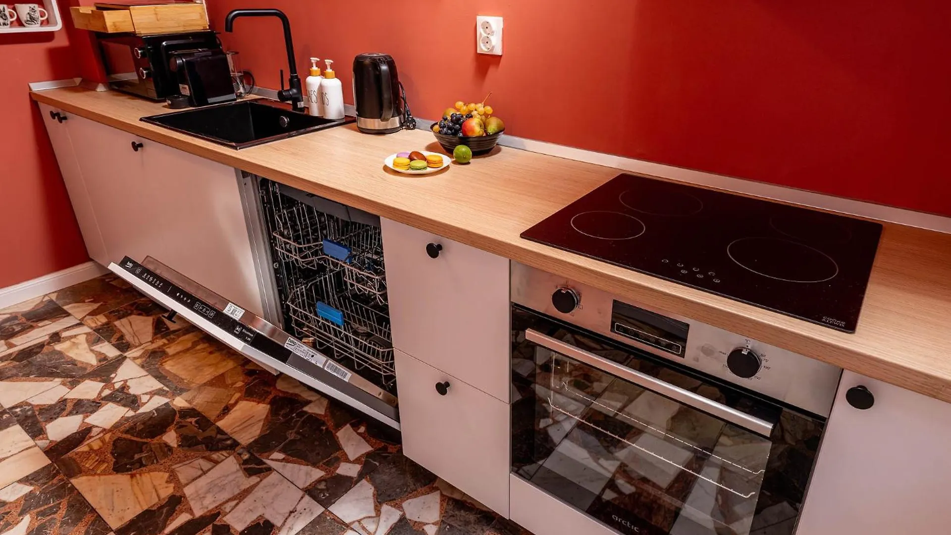 Eclectic Condo Romexpo 2Br Near Metro Bucharest Apartment