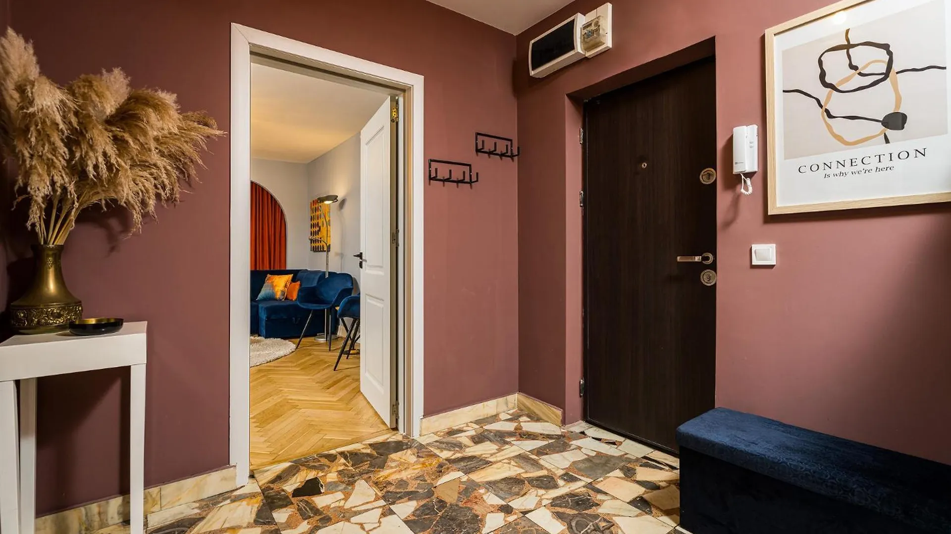 Eclectic Condo Romexpo 2Br Near Metro Bucharest Apartment