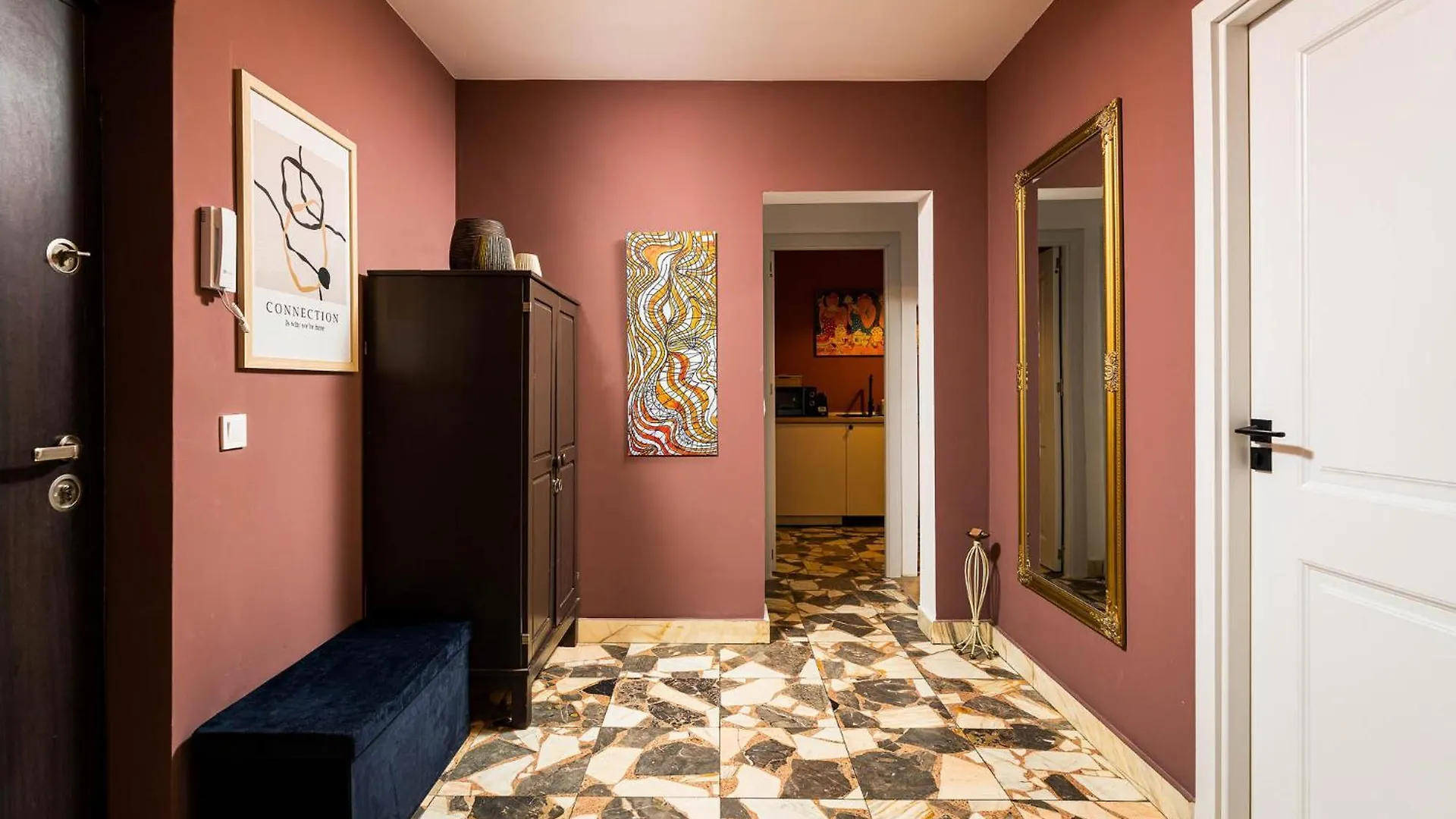 Eclectic Condo Romexpo 2Br Near Metro Bucharest