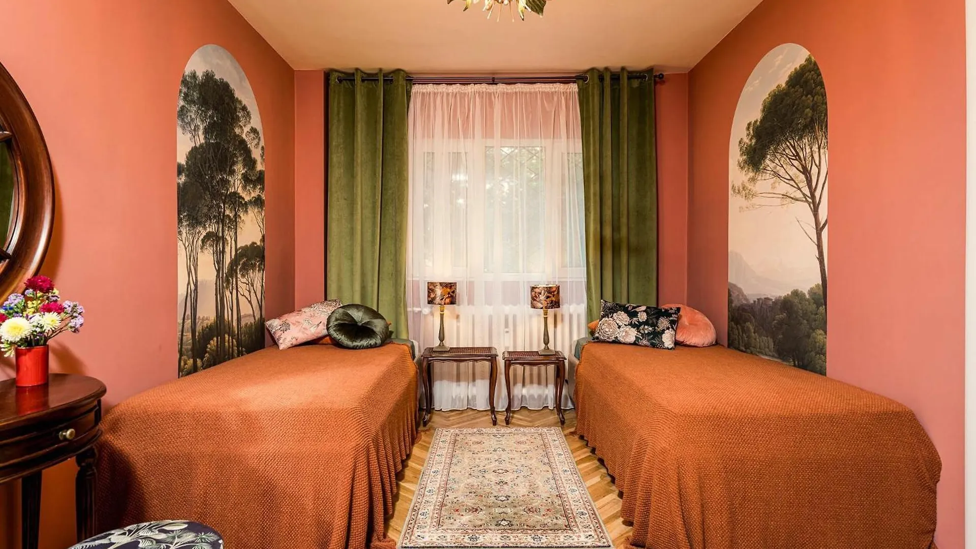 Eclectic Condo Romexpo 2Br Near Metro Bucharest Romania