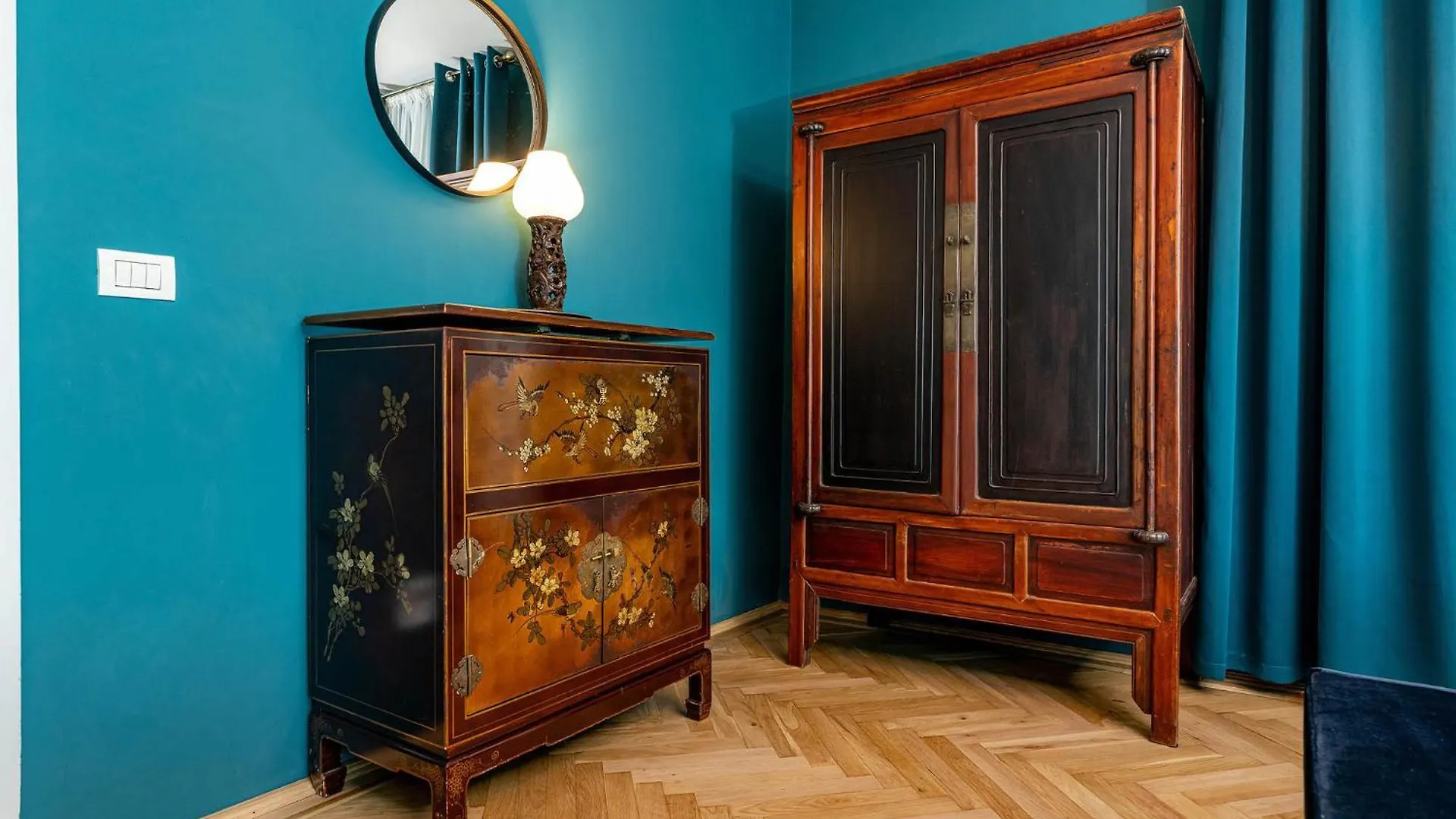 Eclectic Condo Romexpo 2Br Near Metro Bucharest Apartment