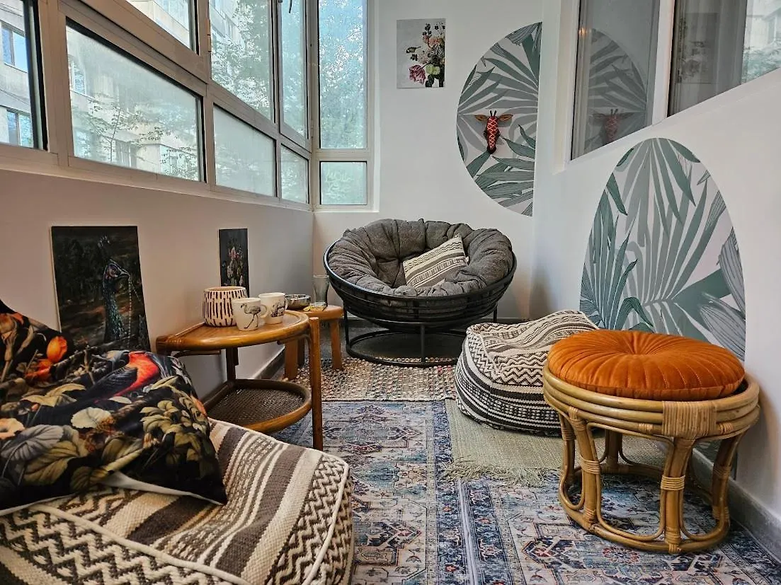 Eclectic Condo Romexpo 2Br Near Metro Bucharest Apartment