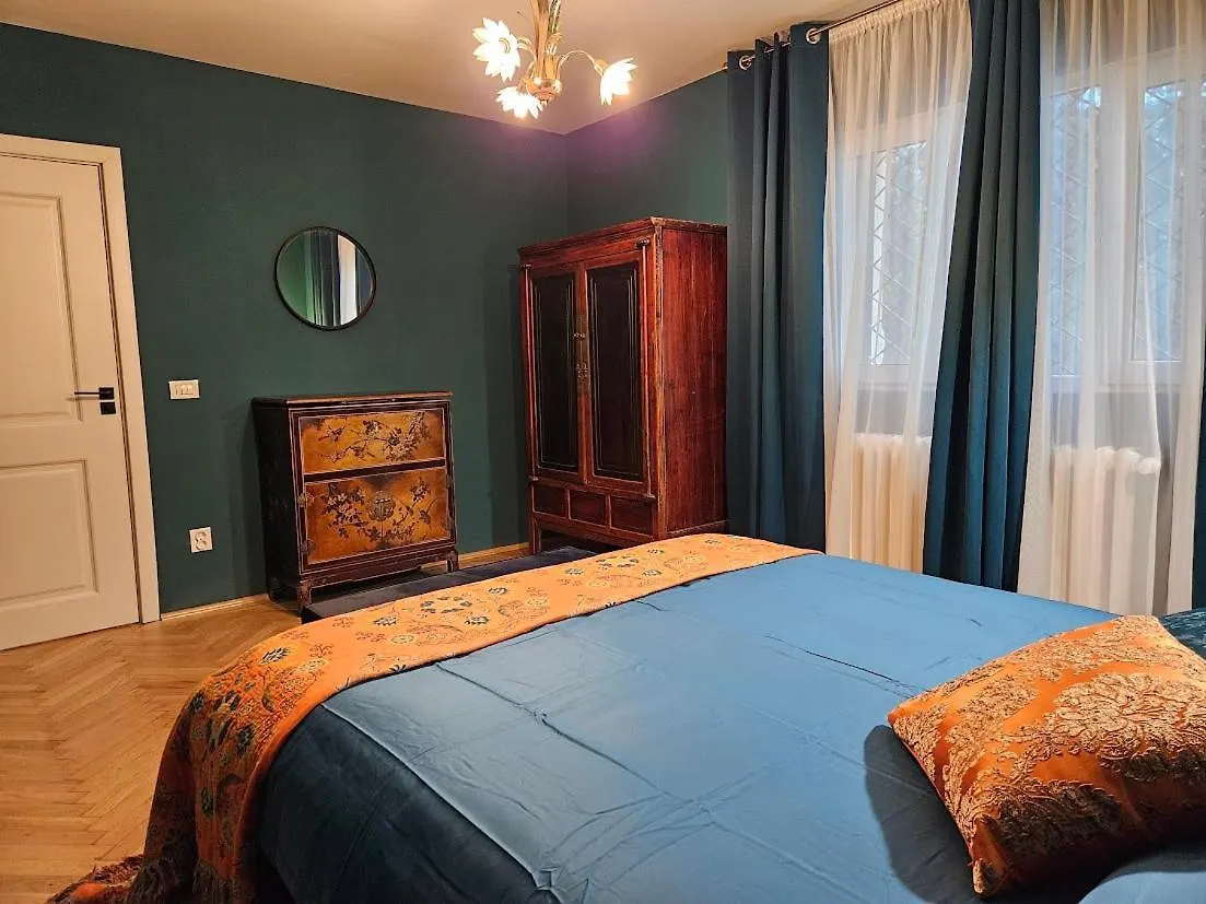 Eclectic Condo Romexpo 2Br Near Metro Bucharest Romania
