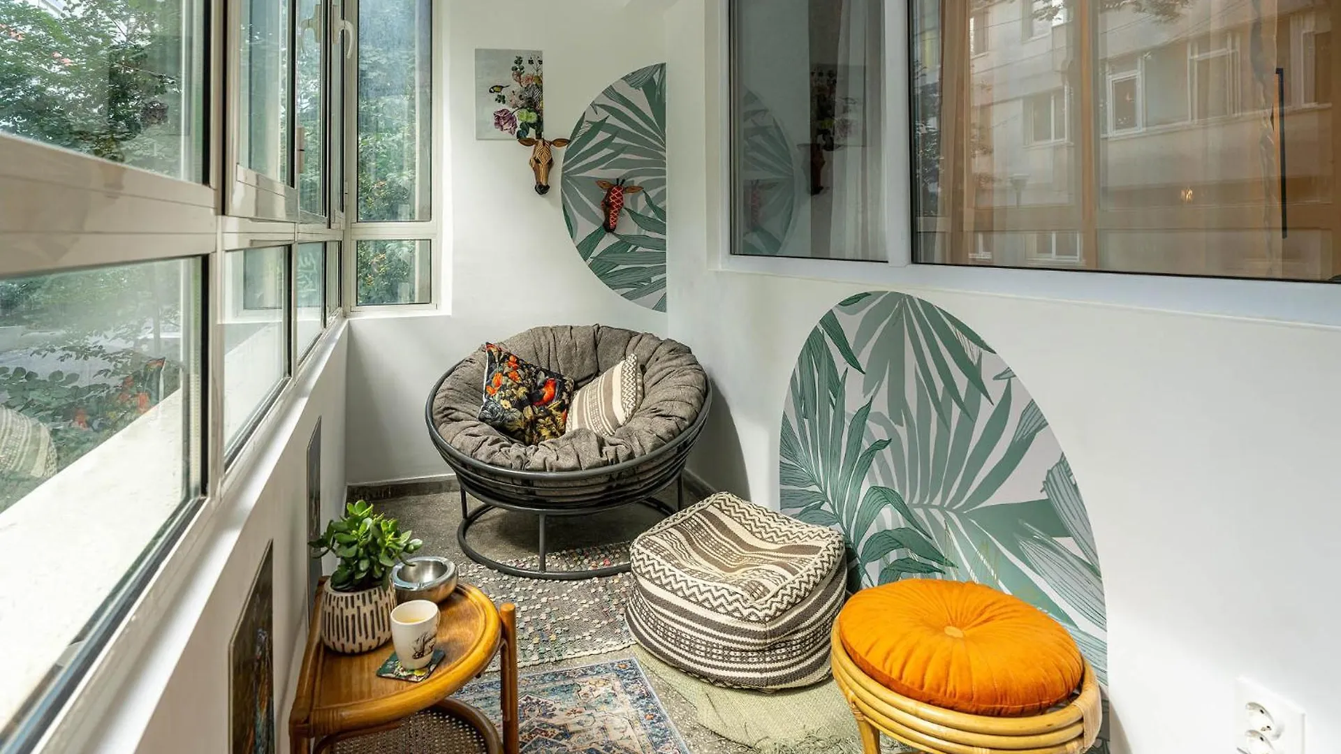 Eclectic Condo Romexpo 2Br Near Metro Bucharest