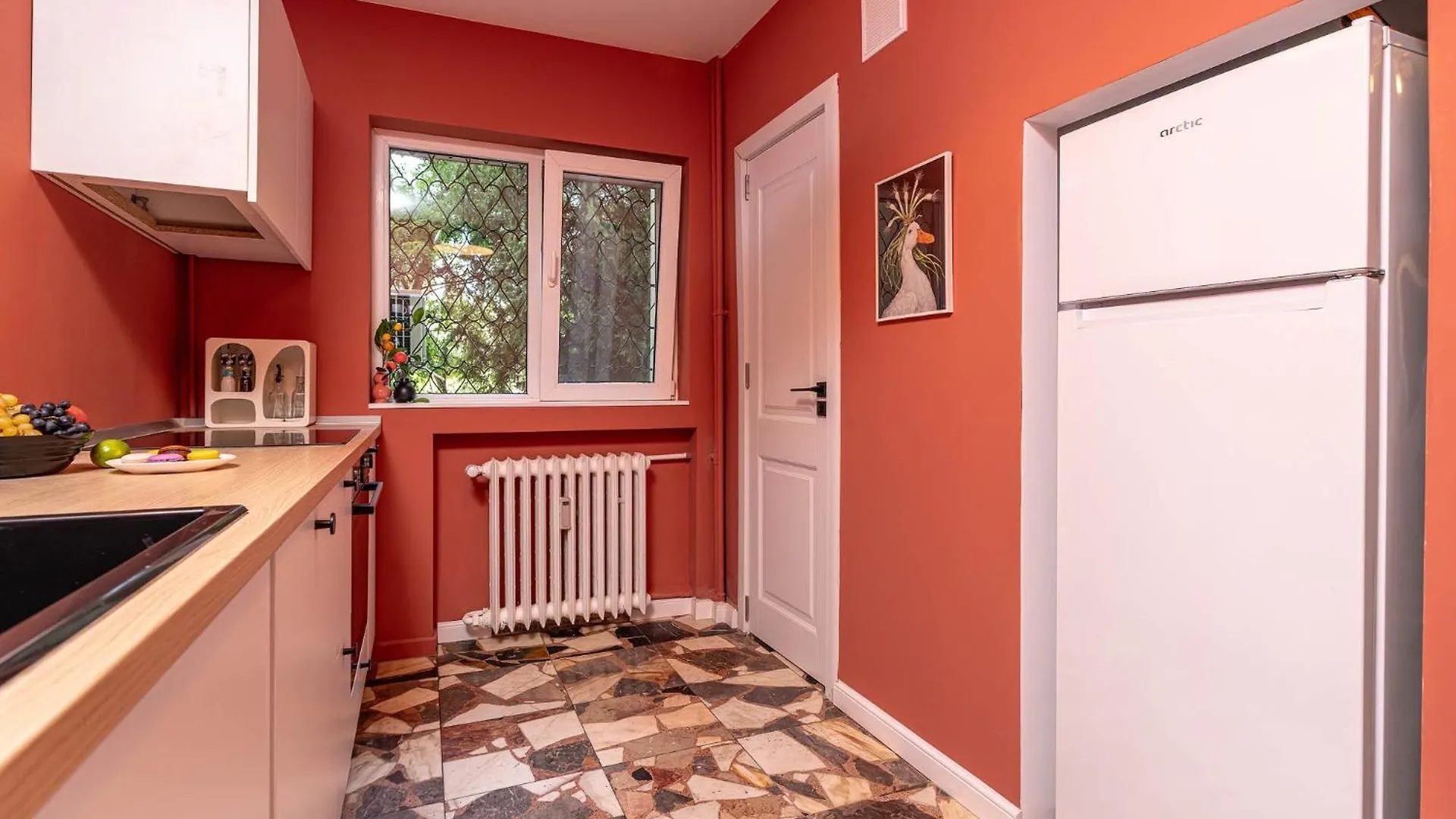 Eclectic Condo Romexpo 2Br Near Metro Bucharest 0*,